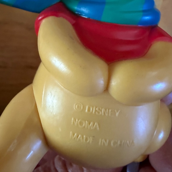 Winnie the Pooh Christmas Ornament Pooh Ice Skating with Box - Picture 9 of 14